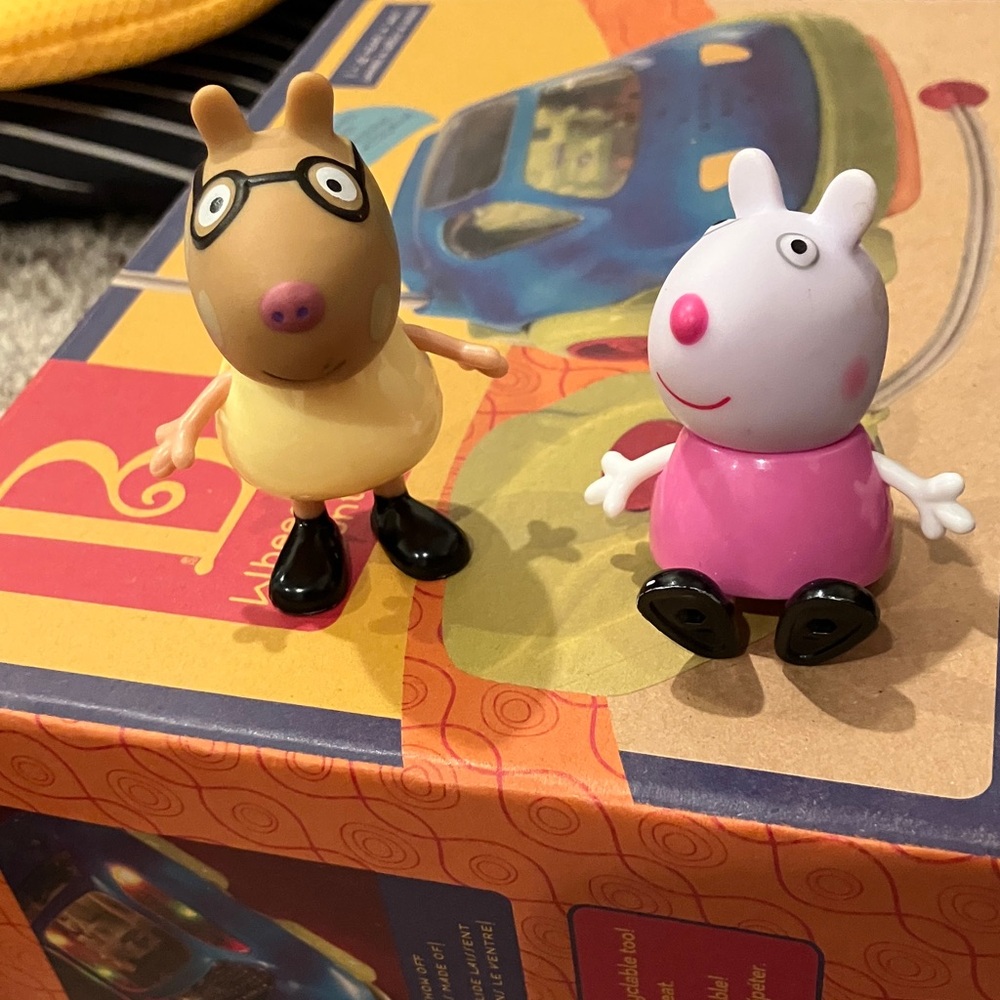 Peppa Pig Action Figure Set 9 With Carrying Case - Picture 7 of 7